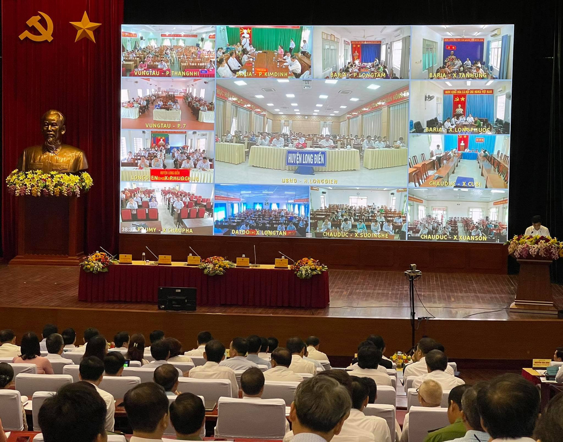 Bộ trưởng Nguyễn Mạnh Hùng giải đáp những câu hỏi then chốt về chuyển đổi số - Ảnh 1.