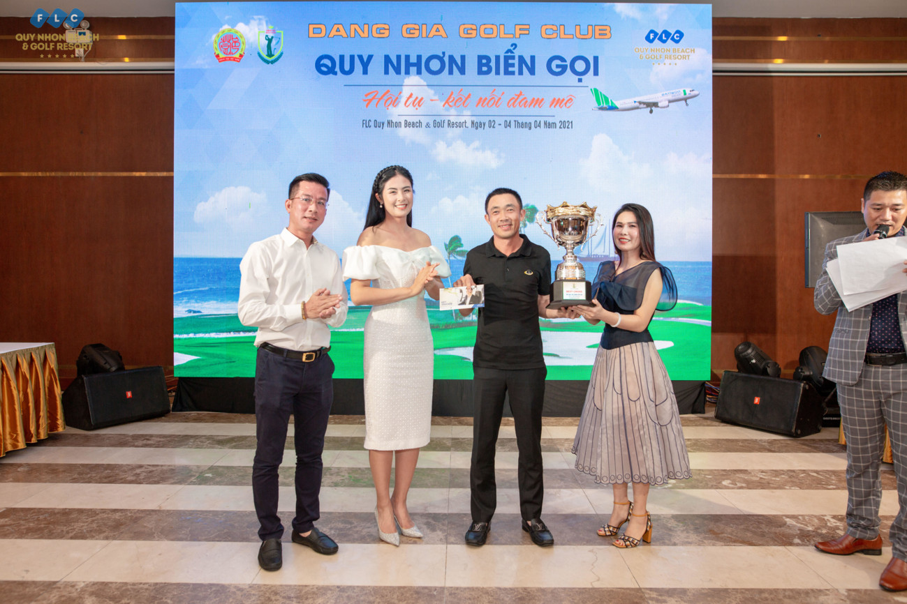 Golfer Đặng Đình Hậu vô địch giải đấu Đặng Gia Golf Club - Quy Nhơn biển gọi - Ảnh 1.