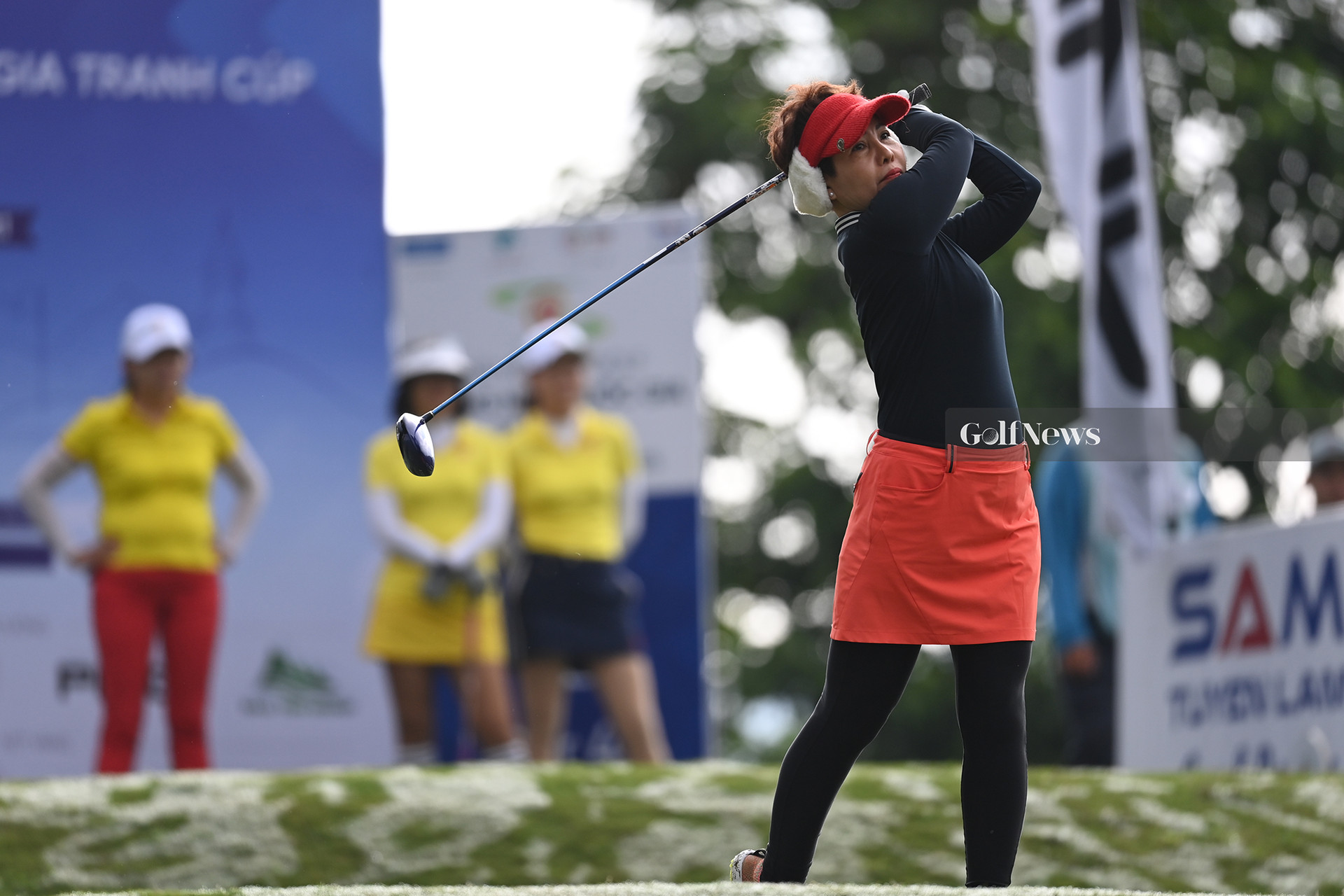Ghi birdie ở hố cuối, Nguyễn Thị Hà dẫn đầu bảng nữ giải Vô địch golf Trung Niên quốc gia tranh cúp Vietnam Airlines - Ảnh 1.