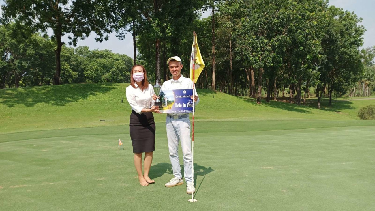 Sân golf Đồng Nai chứng kiến golfer trúng giải thưởng HIO của VGS Sport - Ảnh 1.