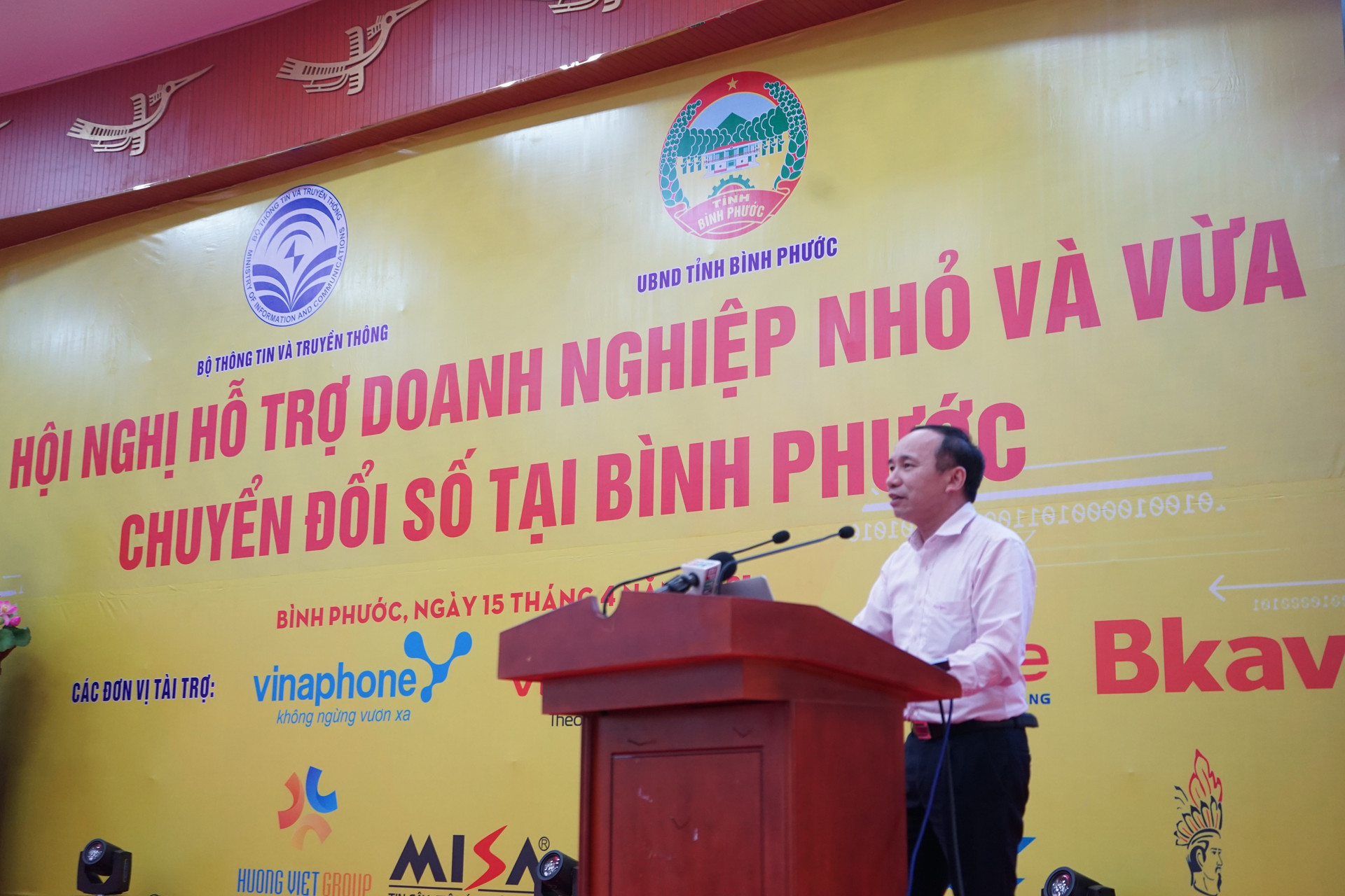 Tạo khát vọng sử dụng công nghệ để phát triển kinh tế số tại tỉnh Bình Phước - Ảnh 2.