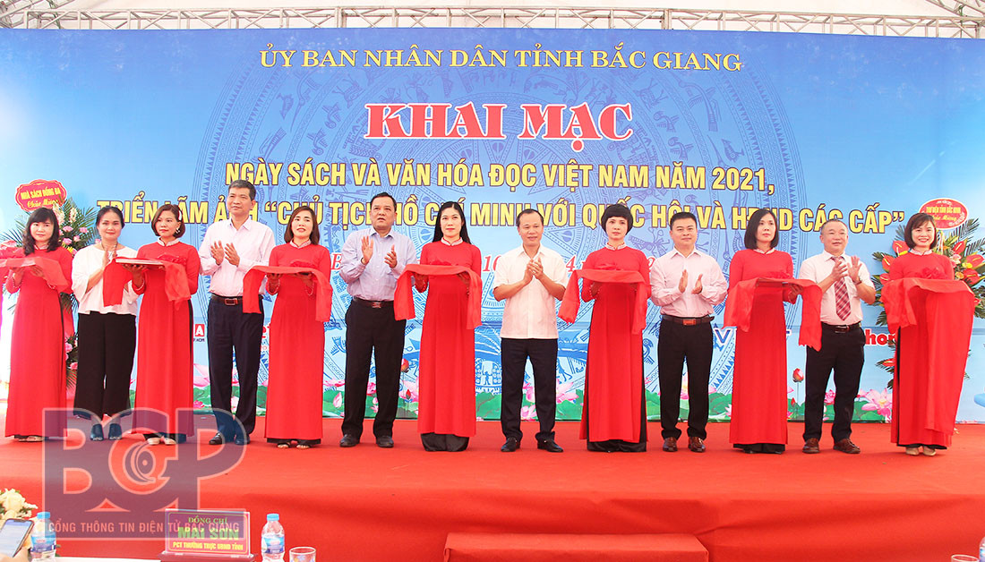 Bắc Giang: Tổ chức nhiều sự kiện ý nghĩa nhân ngày sách Việt Nam 2021 - Ảnh 1.