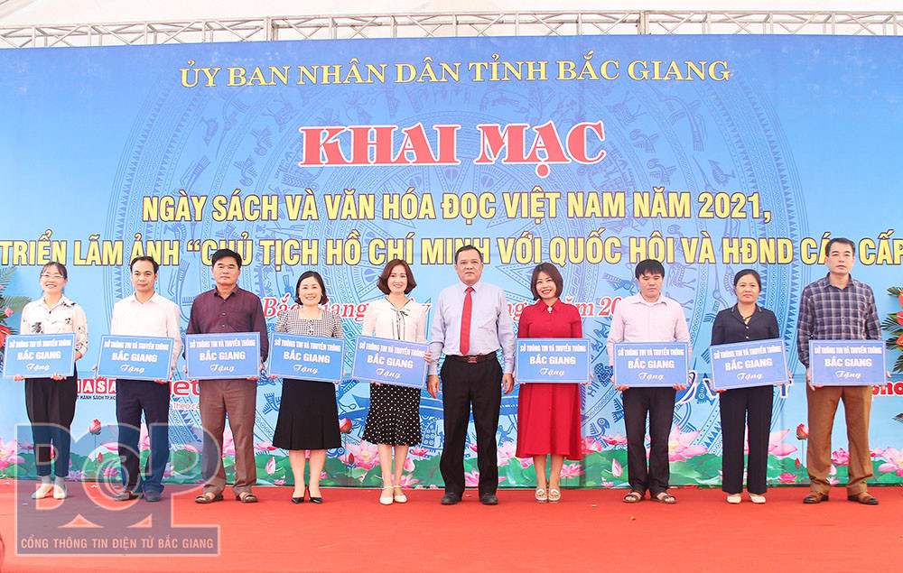 Bắc Giang: Tổ chức nhiều sự kiện ý nghĩa nhân ngày sách Việt Nam 2021 - Ảnh 2.