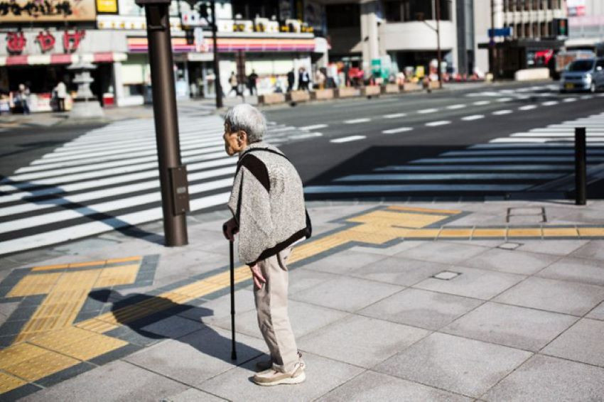 Hệ thống giao thông Nhật Bản thay đổi để thích ứng với vấn đề già hóa dân số - Ảnh 1.