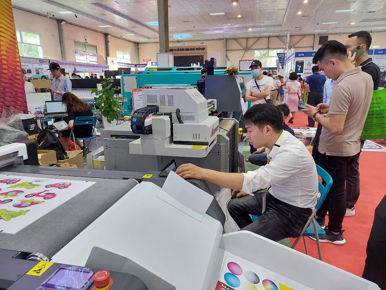 Nhiều máy móc công nghệ tiên tiến đã có mặt tại Triển lãm Quốc tế ngành In ấn và Bao bì Việt Nam - VPSE 2021 - Ảnh 4.