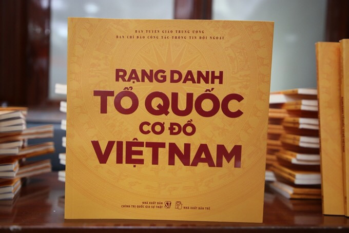 Cuốn sách khẳng định những thành tựu nổi bật của Việt Nam trong tiến trình đổi mới - Ảnh 1.