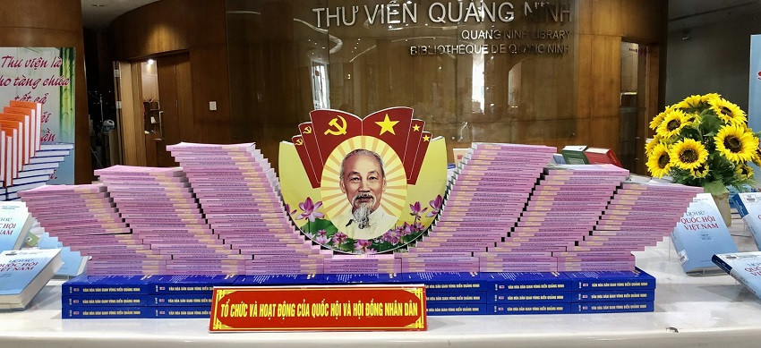 Quảng Ninh tổ chức trưng bày sách chào mừng bầu cử đại biểu Quốc hội khóa XV và Hội đồng nhân dân các cấp  - Ảnh 1.
