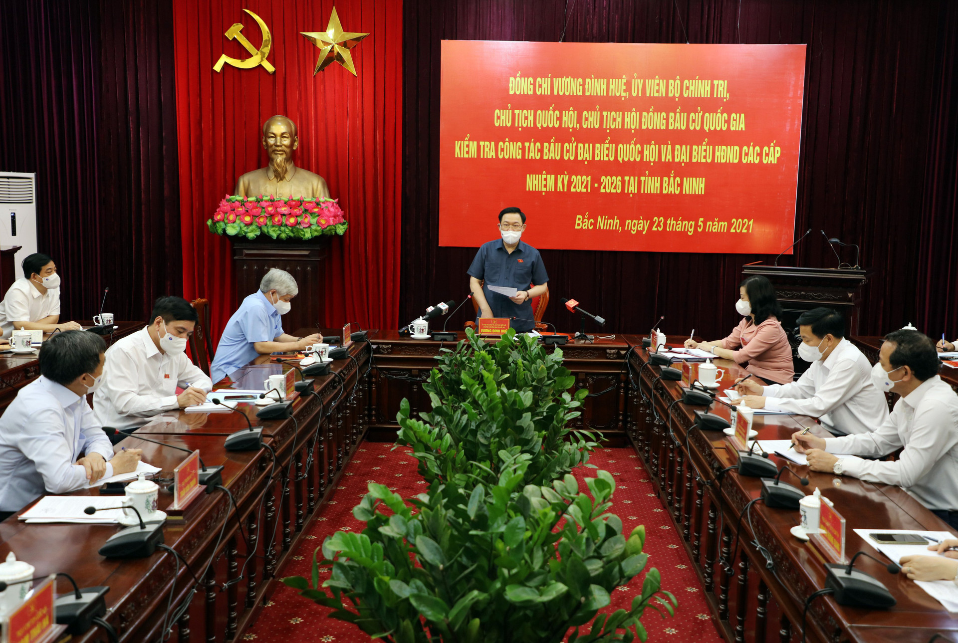 Chủ tịch Quốc hội kiểm tra công tác bầu cử tại Bắc Ninh - Ảnh 1.