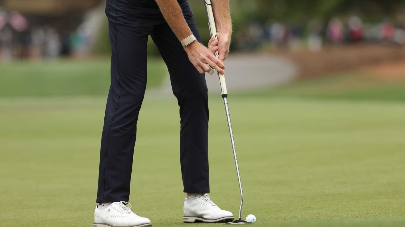 Xander Schauffele nghĩ nên cấm arm-lock putting, dù mới bắt đầu sử dụng. - Ảnh 1.