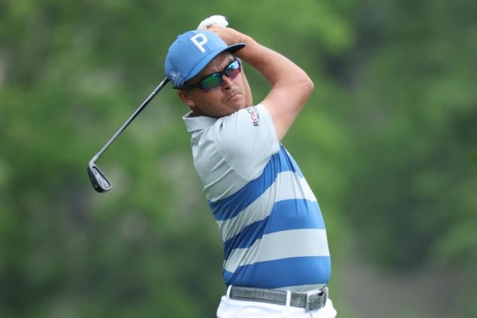 Rickie Fowler đánh tốt hơn nhờ… đeo kính râm - Ảnh 1.