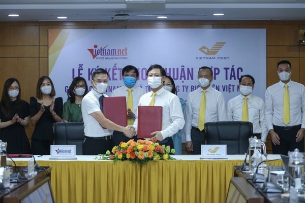 Vietnam Post và Báo VietNamNet ký kết hợp tác trong nhiều lĩnh vực, trong đó có phân phối báo thu phí