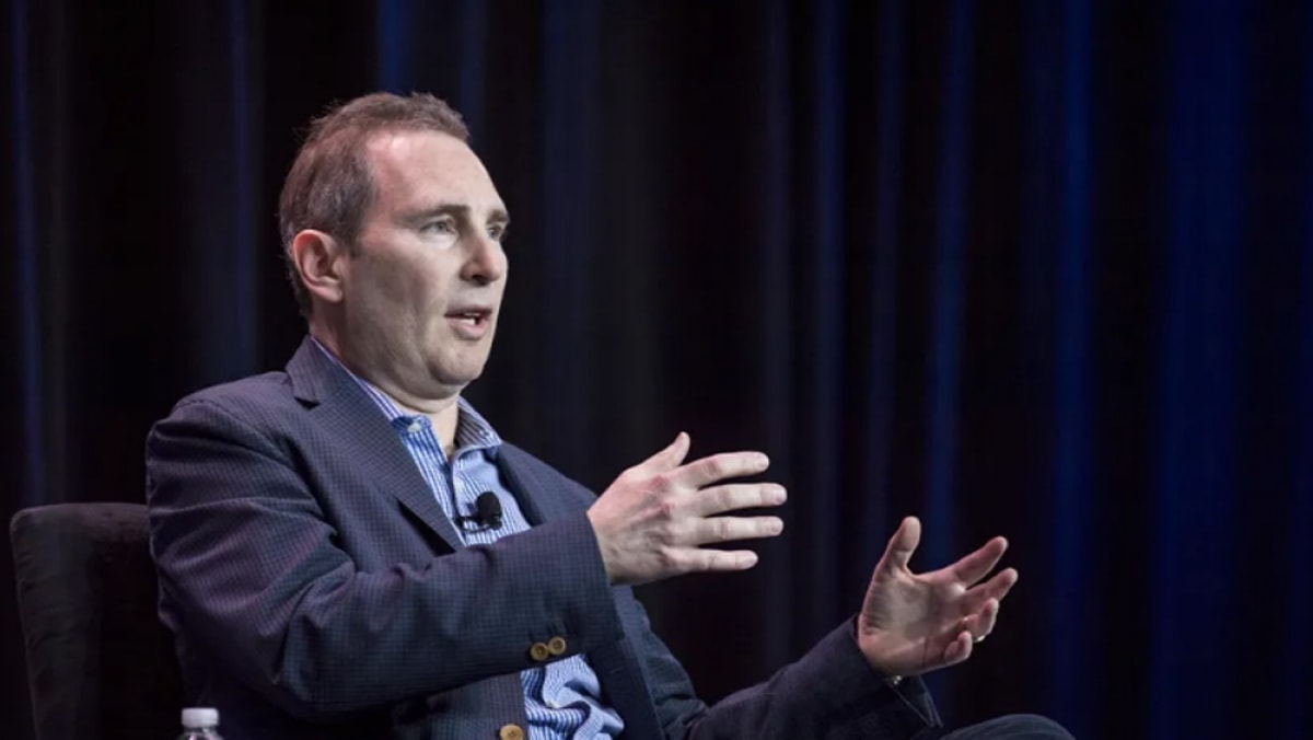 Ông Andy Jassy năm nay 53 tuổi. (Ảnh: The Verge)