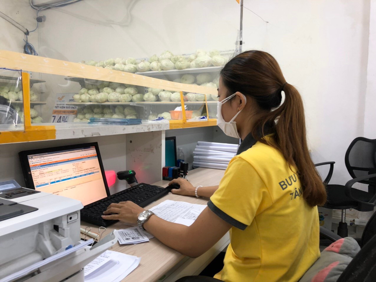 Bưu điện tiếp nhận hồ sơ đăng ký mua thẻ BHYT tại 200 phường xã TP. HCM  - Ảnh 1.