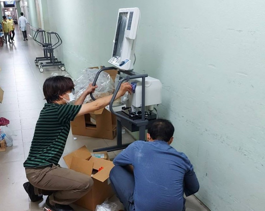 VPBank hỗ trợ gấp 715 máy hỗ trợ hô hấp hiện đại cho các tỉnh thành phía Nam - Ảnh 2.