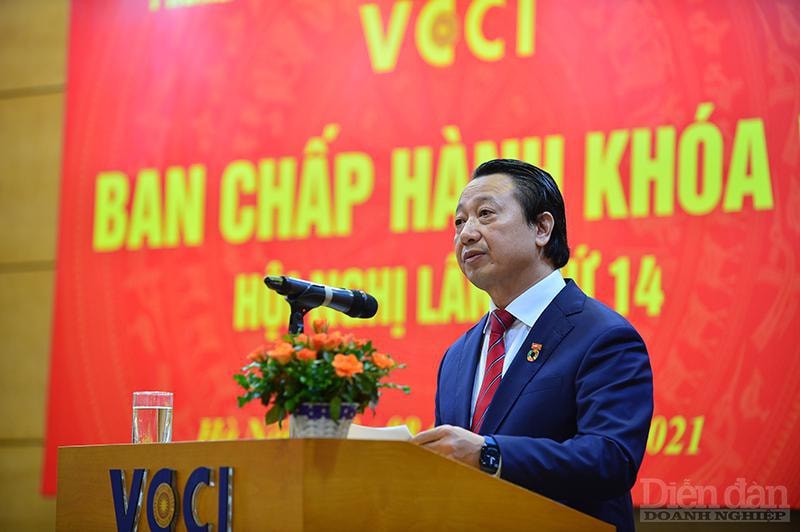 Ông Nguyễn Quang Vinh, Tổng Thư ký VCCI thông tin về Hội đồng Hợp tác Doanh nghiệp ứng phó Covid 19. Ảnh: DDDN