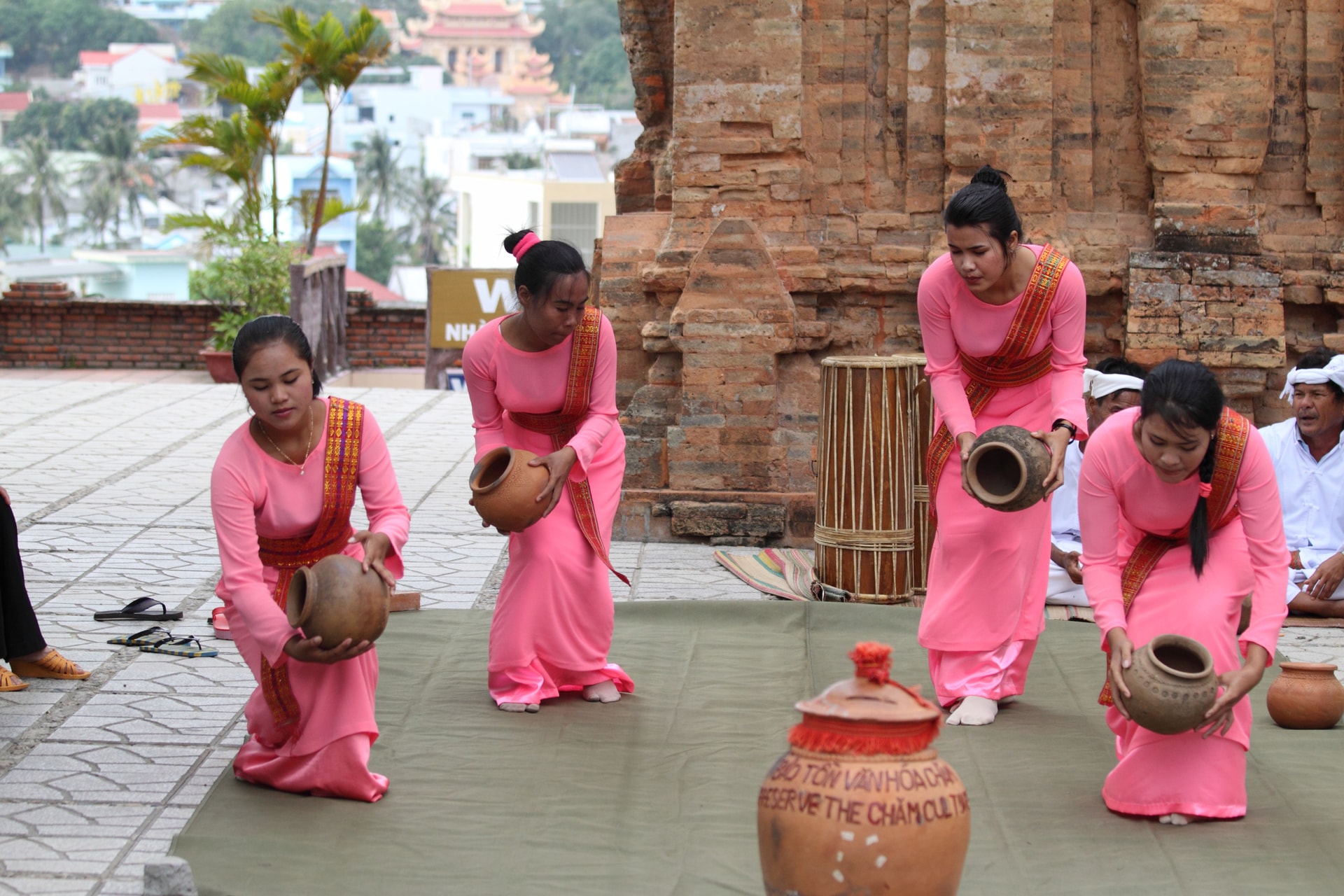 Khoa học công nghệ - giải pháp thúc đẩy phát triển kinh tế vùng DTTS và miền núi - Ảnh 1.