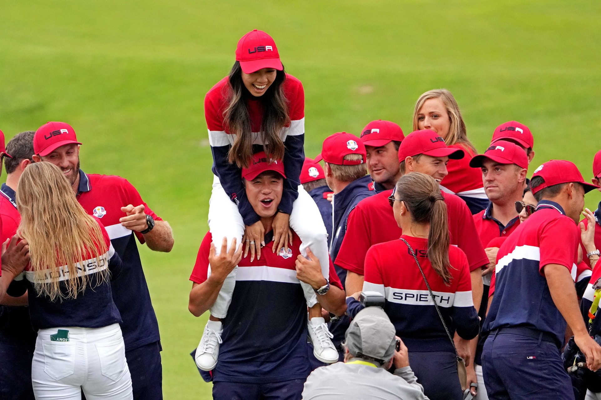 Những khoảnh khắc ăn mừng khó quên của tuyển Mỹ tại Ryder Cup - Ảnh 3.