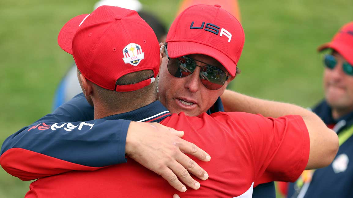 Những khoảnh khắc ăn mừng khó quên của tuyển Mỹ tại Ryder Cup - Ảnh 8.