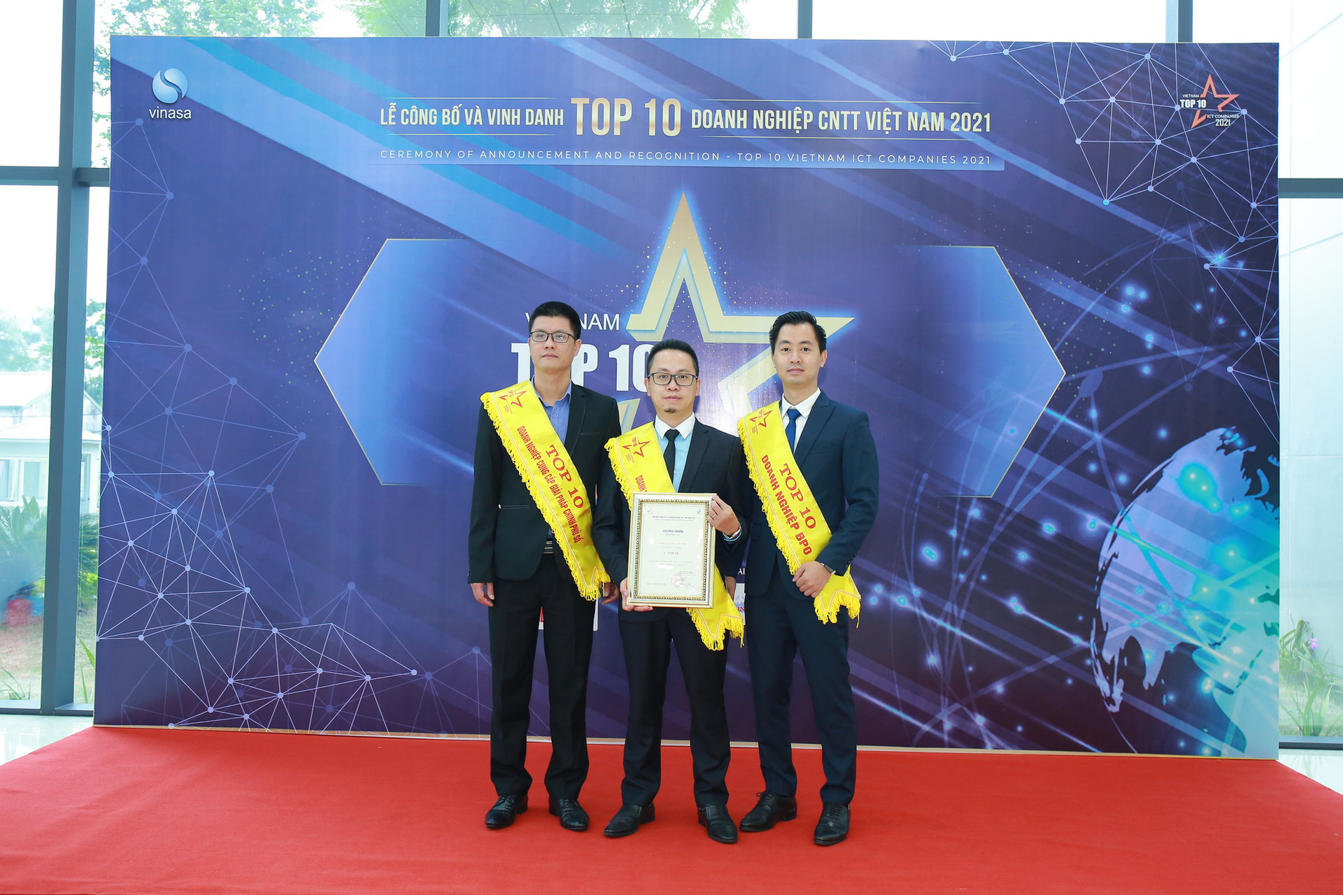 FSI giành 03 giải thưởng tại Top 10 DN CNTT năm 2021 - Ảnh 2.