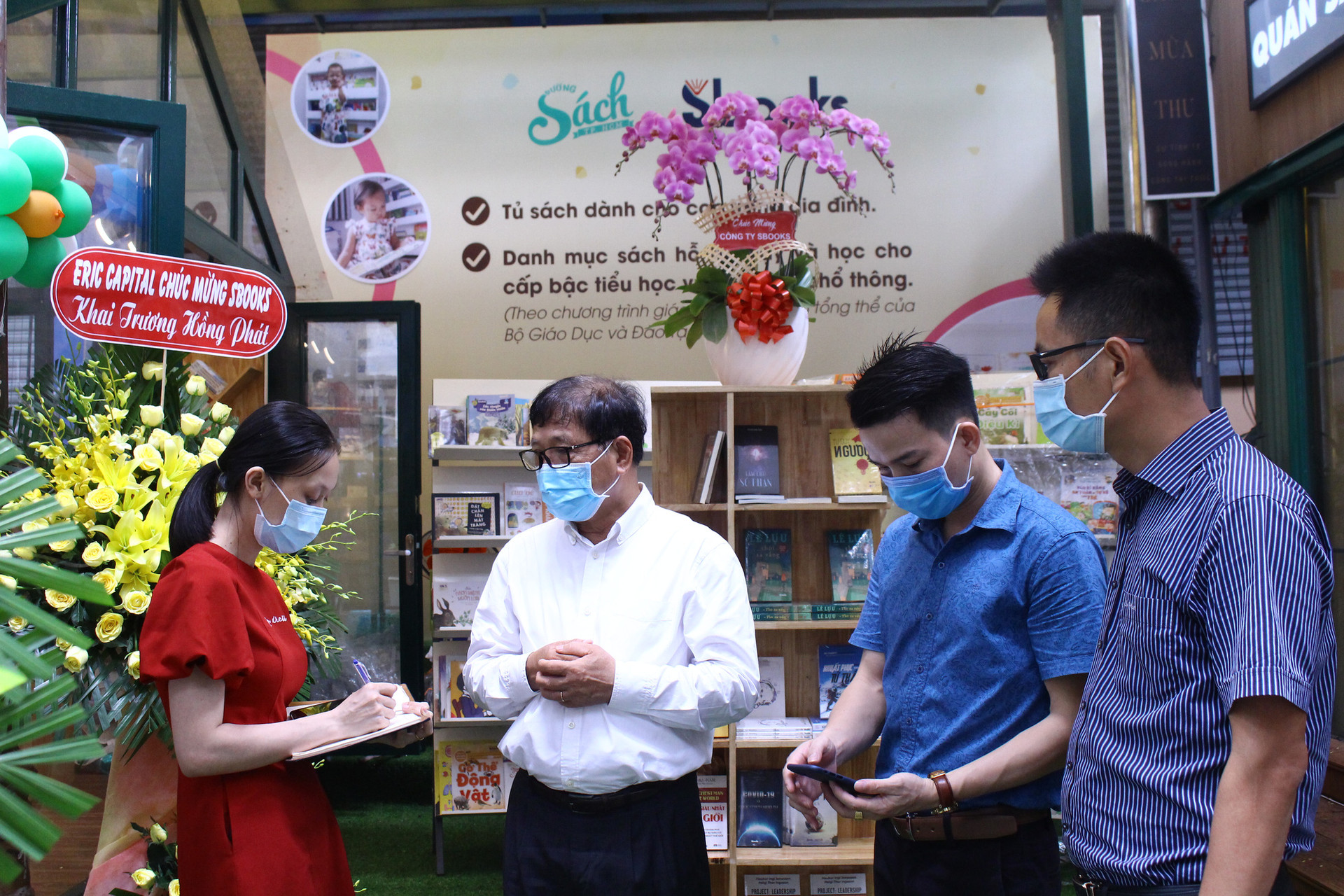 Khai trương tủ sách gia đình và danh mục sách cho học sinh được khai trương tại đường sách Hồ Chí Minh - Ảnh 2.