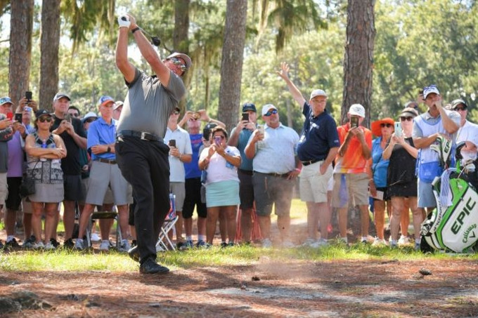 Phil Mickelson có 3 chức vô địch sau chỉ 4 lần tham dự PGA Tour Champions - Ảnh 1.