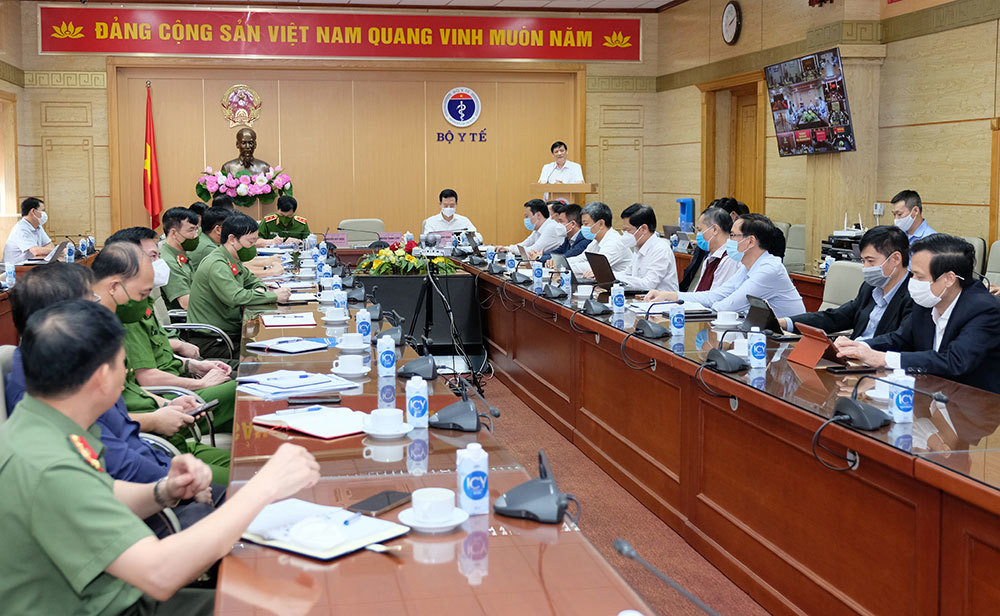 Bộ trưởng Nguyễn Mạnh Hùng: 'Ứng dụng công nghệ phòng chống dịch không thể nửa vời' - Ảnh 2.