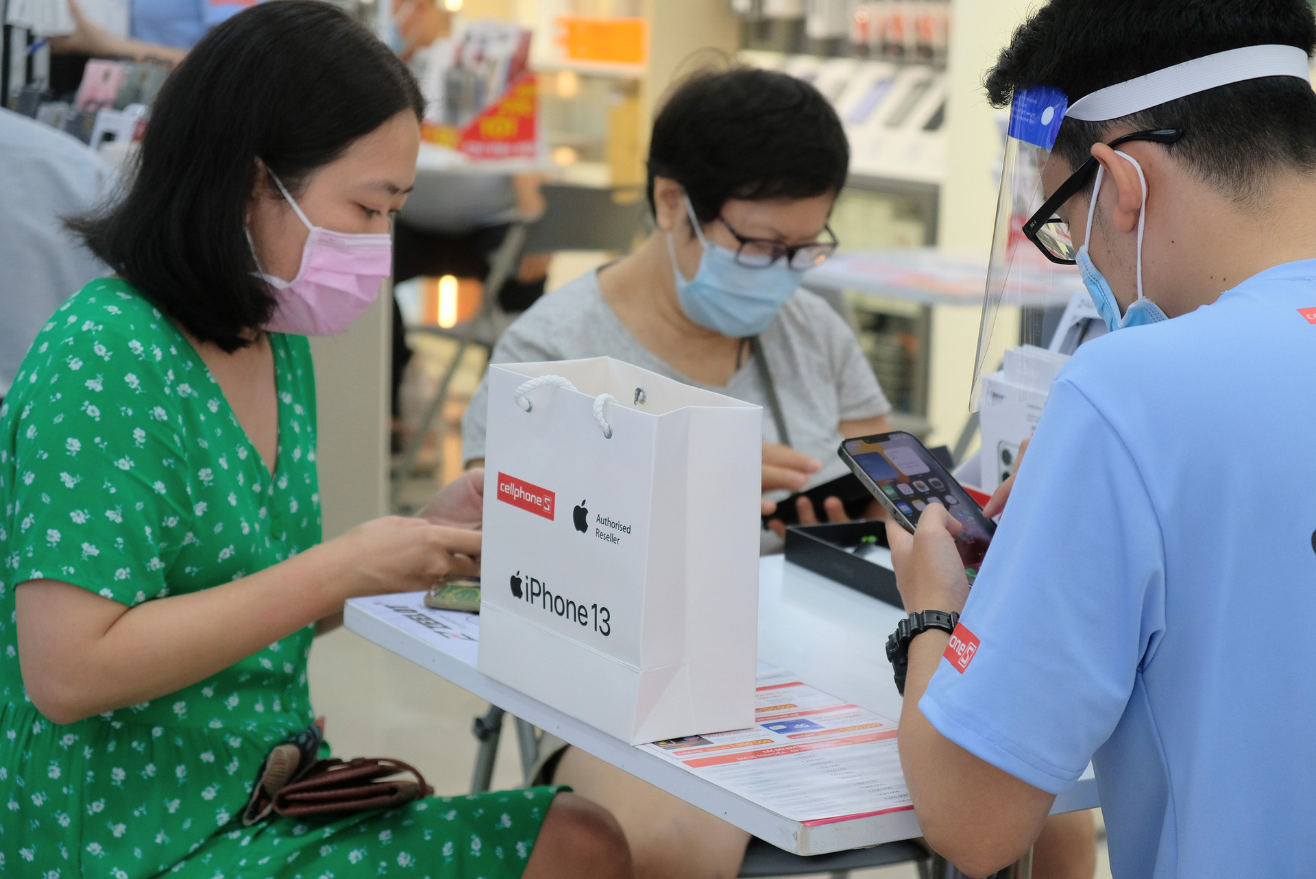 CellphoneS mở bán iPhone 13 chính hãng tại thị trường Việt Nam - Ảnh 3.