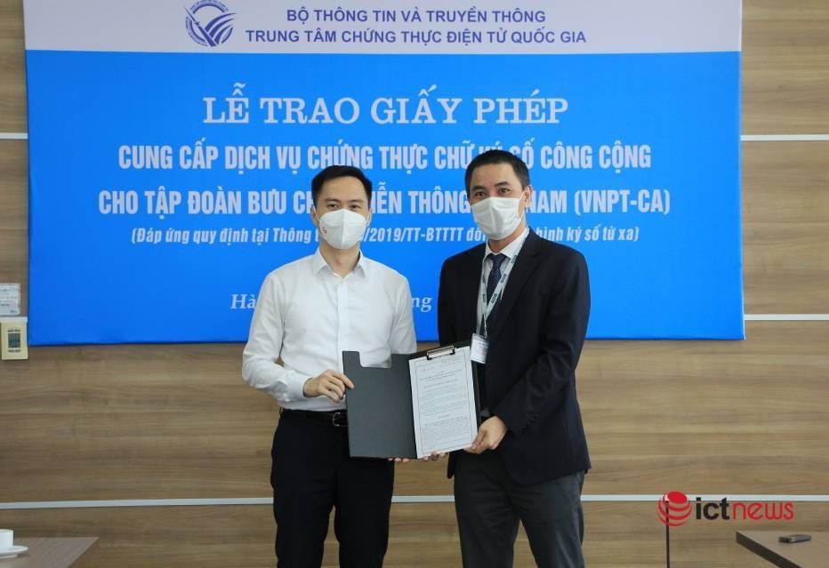 Bộ TT&TT trao giấy phép cung cấp dịch vụ chứng thực chữ ký số công cộng cho VNPT