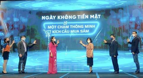 Thay đổi thói quen, 'bùng nổ' thanh toán không dùng tiền mặt