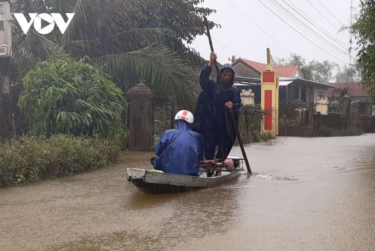 Các tỉnh, thành phố từ Thừa Thiên Huế đến Khánh Hòa cần chủ động ứng phó mưa lớn, ngập lụt, lũ quét, sạt lở đất - Ảnh 1.