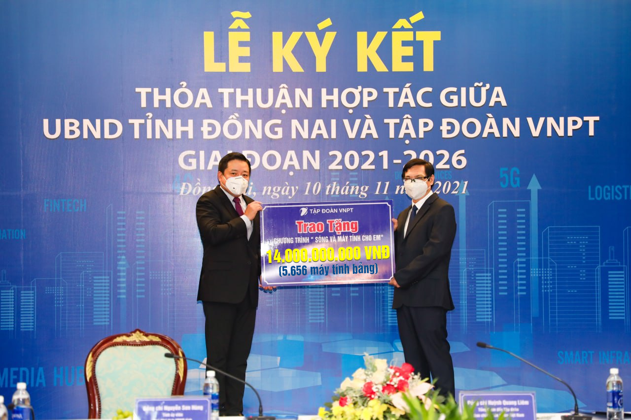VNPT trao hơn 8000 máy tính bảng tại Đồng Nai, Long An theo chương trình 