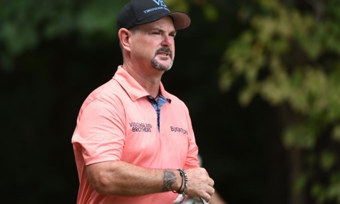 Dính miếng dán lên gậy, Rory Sabbatini bị truất quyền thi đấu tại RSM Classic - Ảnh 1.