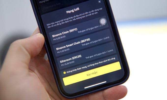 Các sàn giao dịch cảnh báo người dùng cần chuyển đúng mạng lưới. Ảnh: Lưu Quý