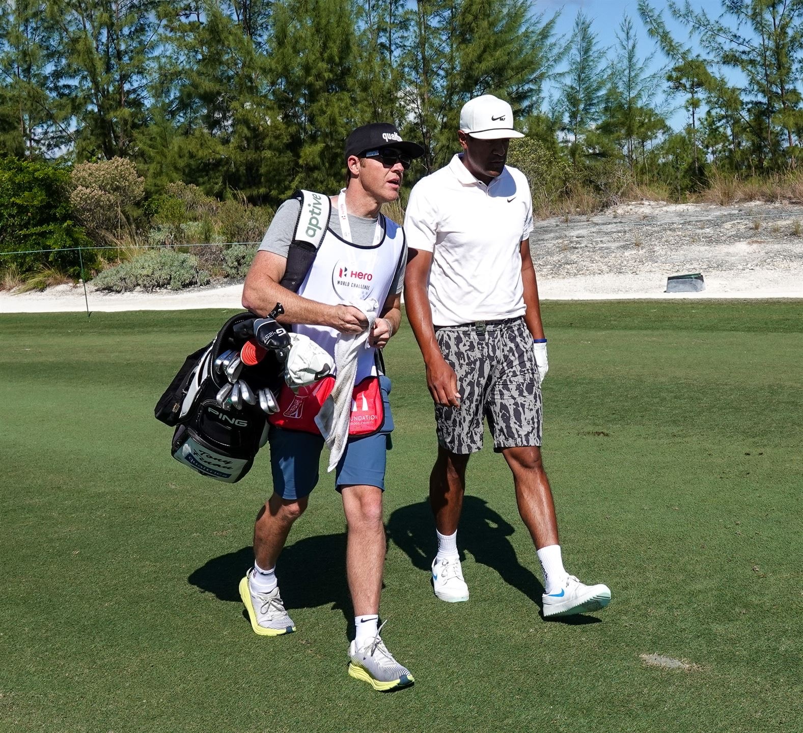 Tony Finau đồng hành cùng caddie là tỷ phú tại Hero World Challenge - Ảnh 1.