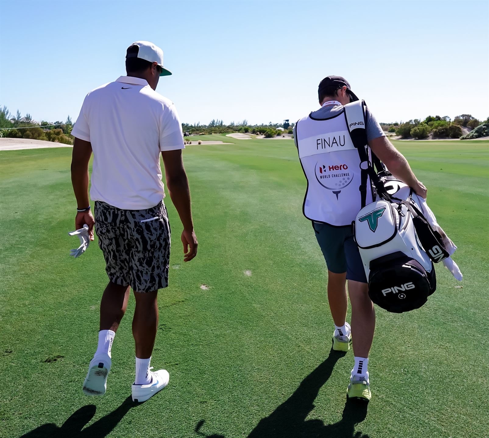 Tony Finau đồng hành cùng caddie là tỷ phú tại Hero World Challenge - Ảnh 2.