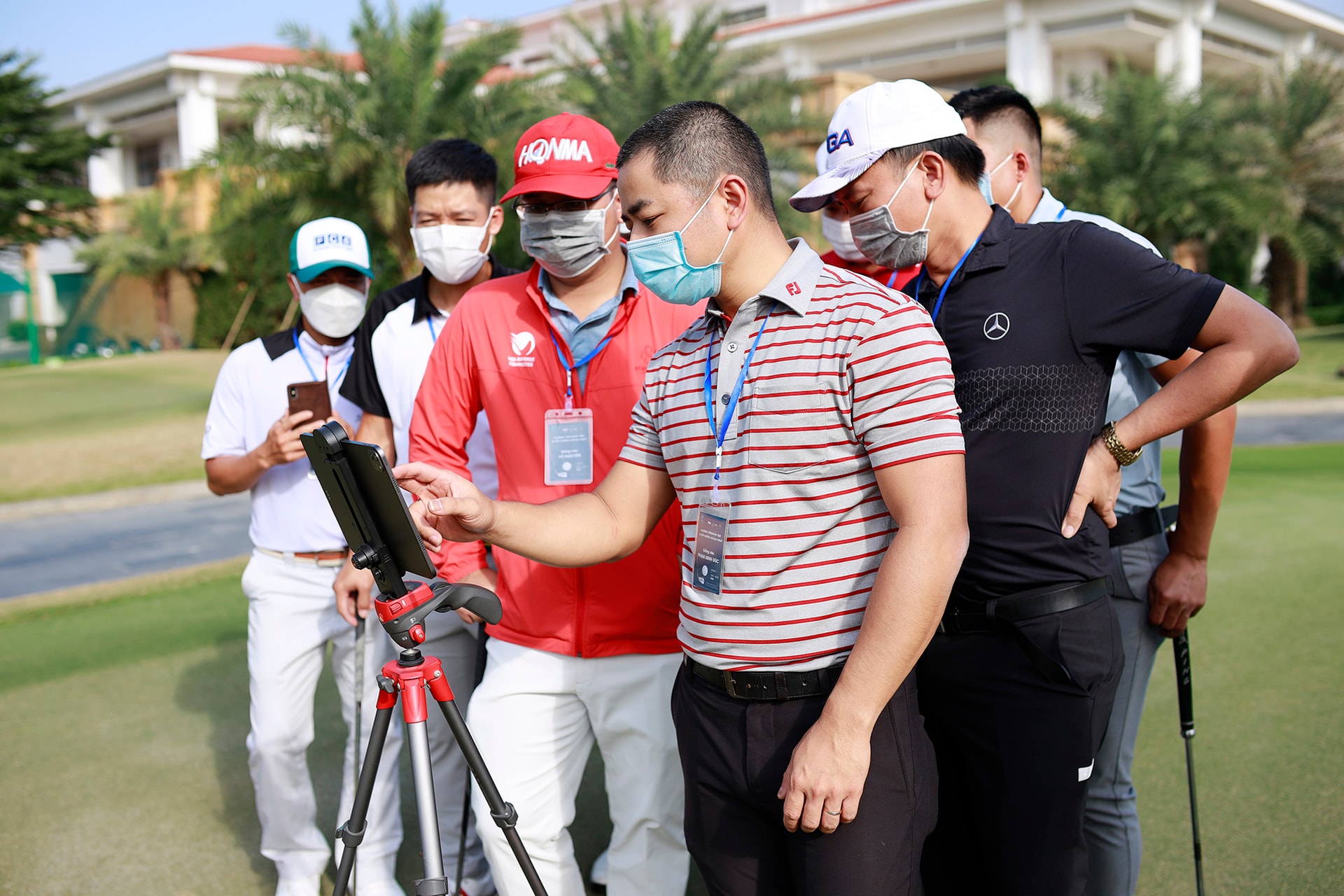 PGA Phạm Minh Đức: “10 học viên có bằng tốt nghiệp đã chứng minh được kiến thức và kỹ năng của mình.” - Ảnh 2.