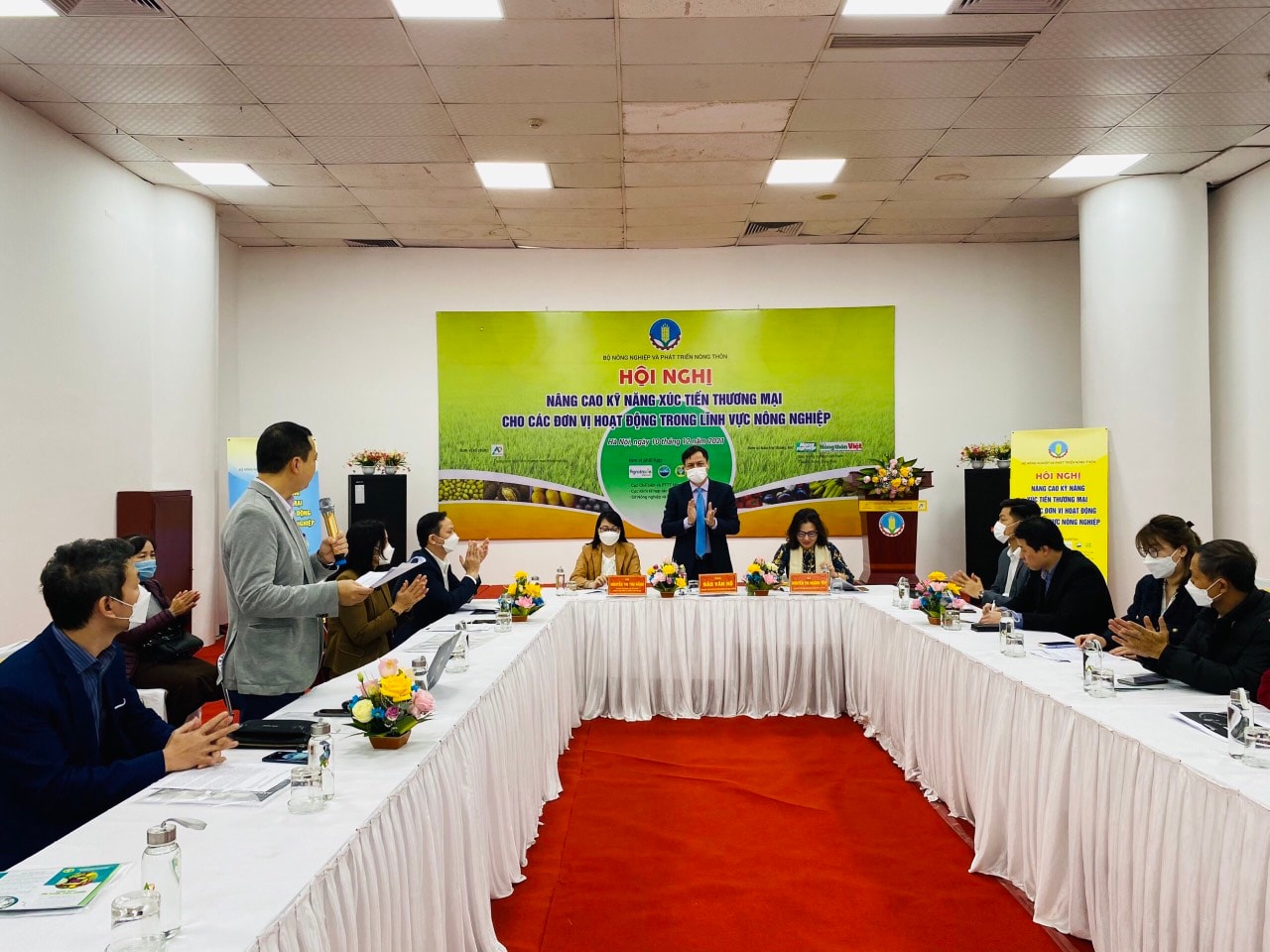 8 năm dùng Facebook kể chuyện trồng cam, không chỉ có 