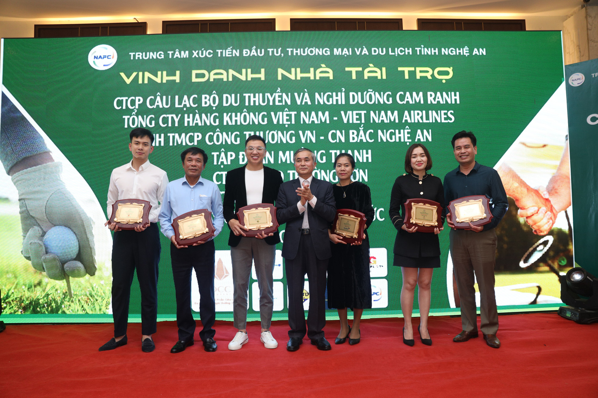 Golfer Nguyễn Trung Đức vô địch giải golf Nghệ An kết nối đầu tư 2021 - Ảnh 3.