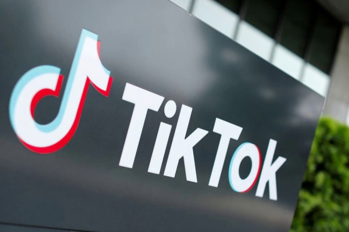 Logo TikTok được in bên ngoài văn phòng đại diện của công ty tại Mỹ. Ảnh: Reuters