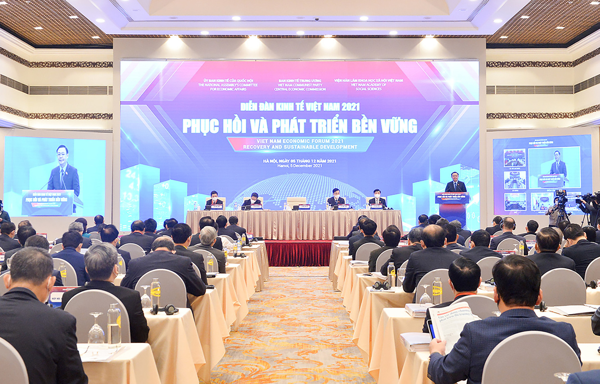 Việt Nam cần có giải pháp tổng thể để thúc đẩy phục hồi, phát triển kinh tế - Ảnh 1.
