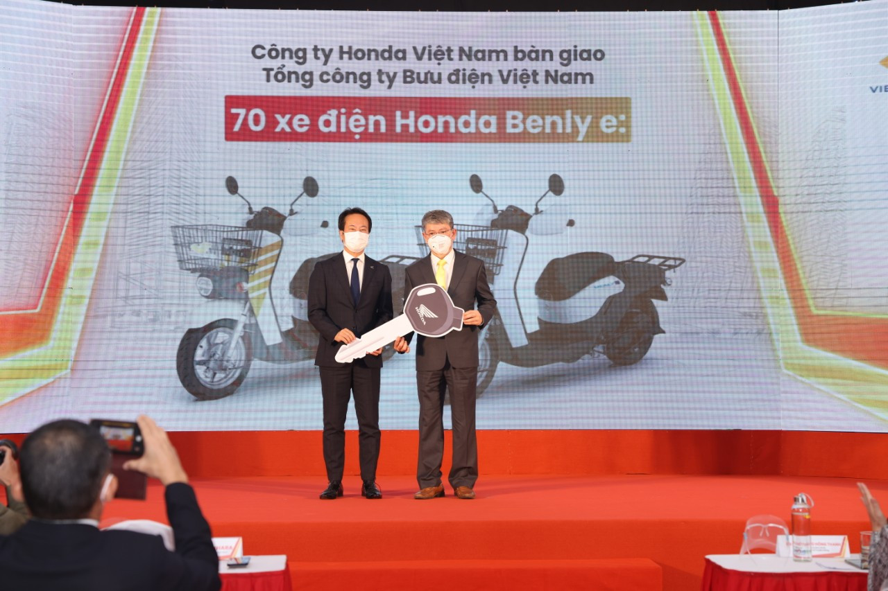 Bưu điện triển khai xe máy điện xanh Benly e của Honda để chuyển phát hàng - Ảnh 3.