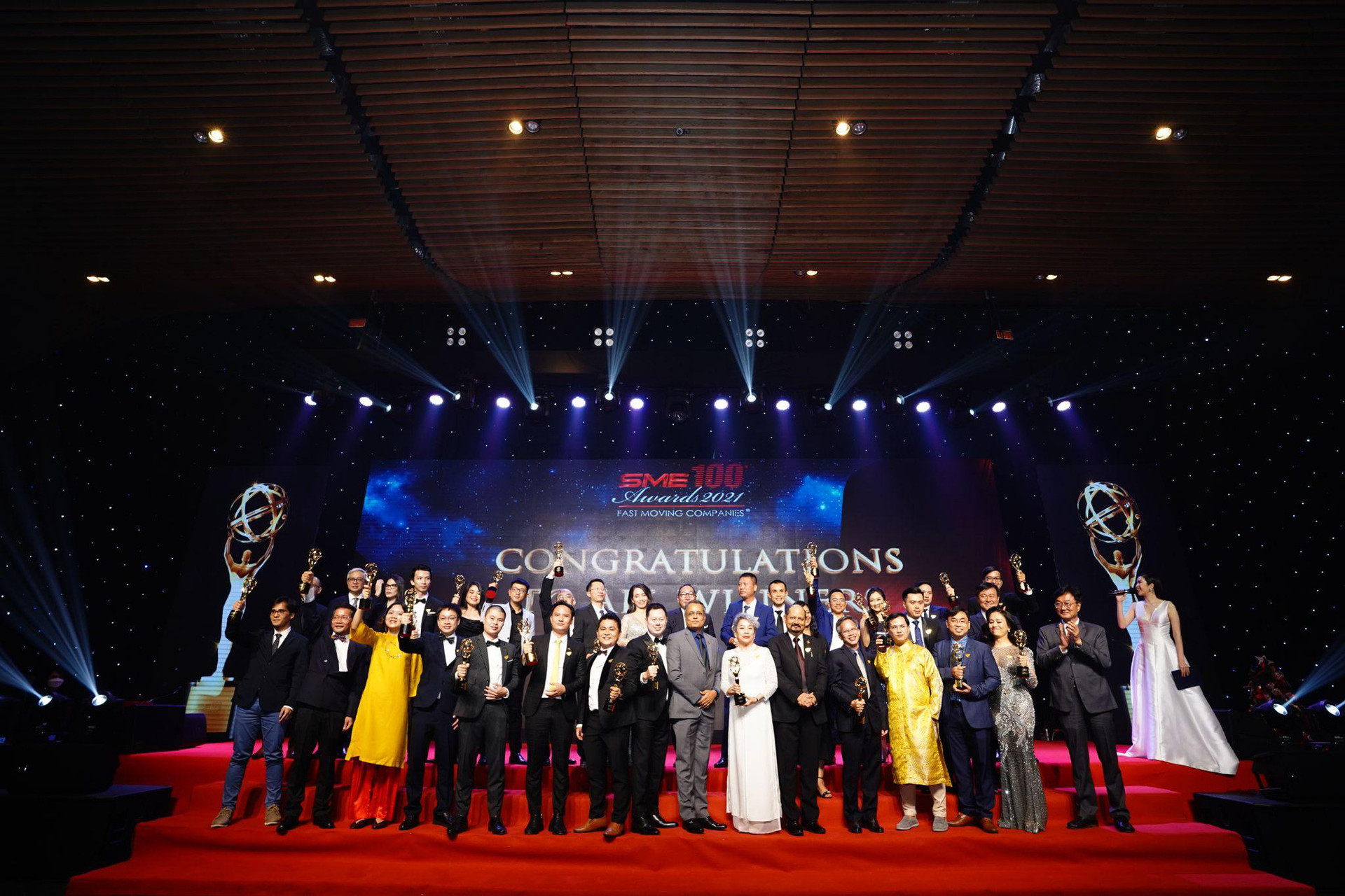 Nhờ CĐS thành công, 5S Media nhận giải thưởng top 100 DN SME tăng trưởng nhanh - Ảnh 1.