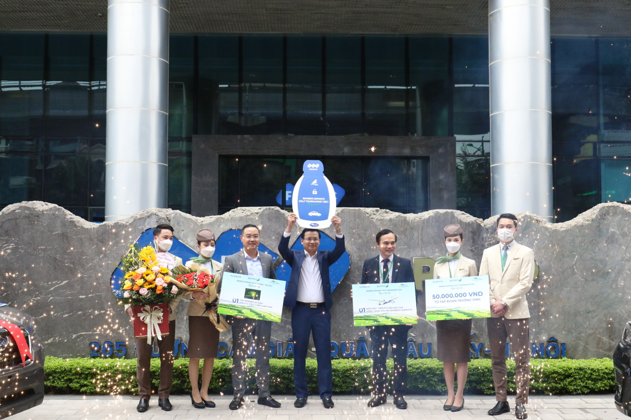 FLC Biscom trao thưởng HIO cho golfer Đỗ Thành Chinh - Ảnh 1.