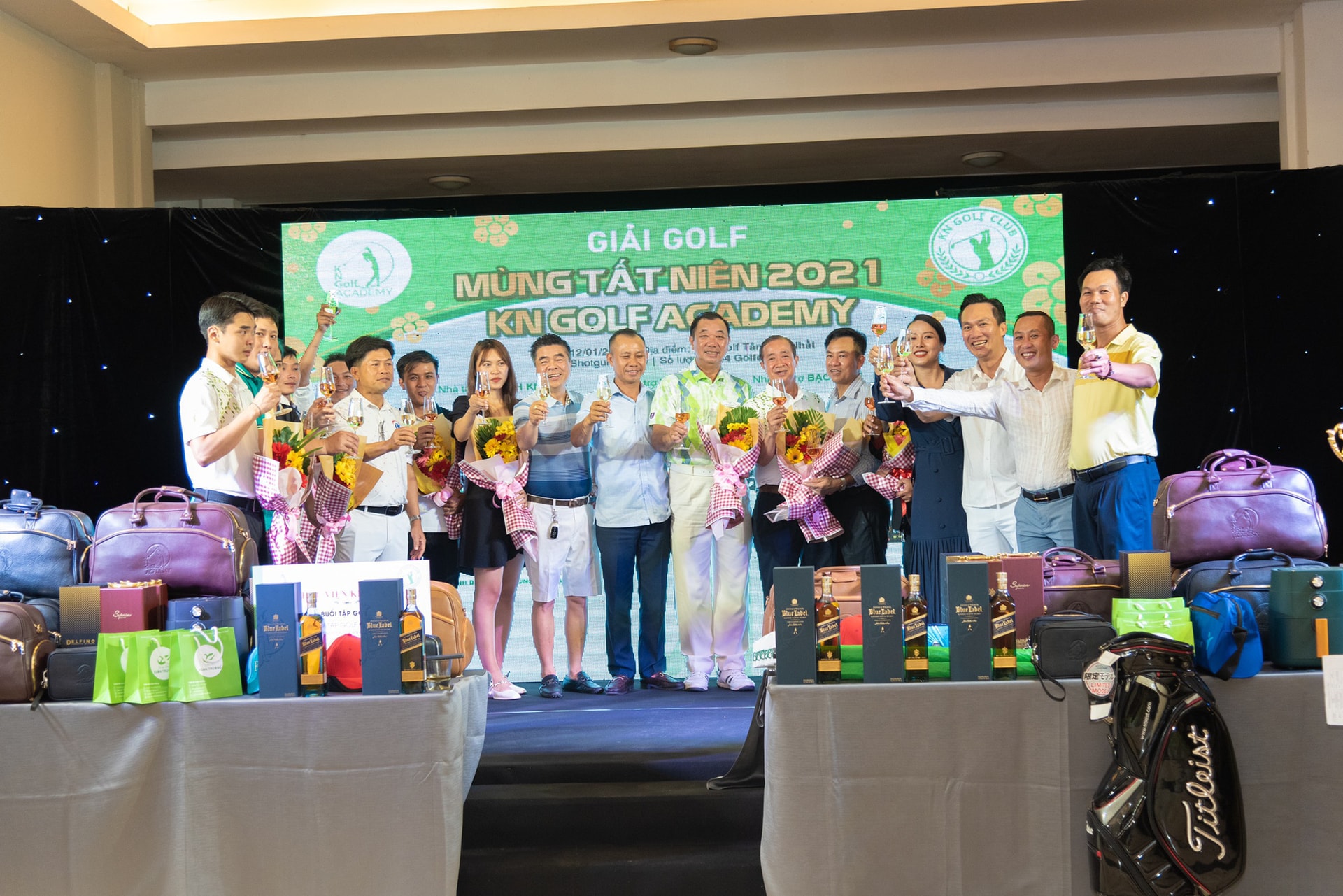 Golfer Huỳnh Quang Đức Vô địch giải golf Tất niên 2021 KN Golf Academy - Ảnh 2.