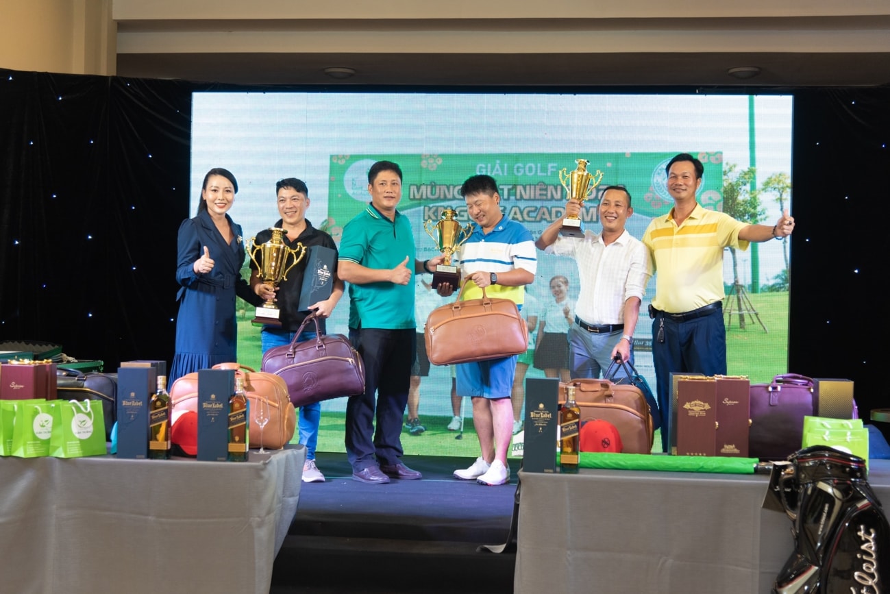 Golfer Huỳnh Quang Đức Vô địch giải golf Tất niên 2021 KN Golf Academy - Ảnh 6.