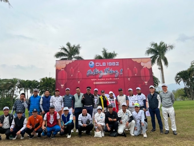 Golfer Nguyễn Đức Hoàng đoạt cúp tại buổi Outing tháng 1/2022 CLB golf 1982 - Ảnh 1.