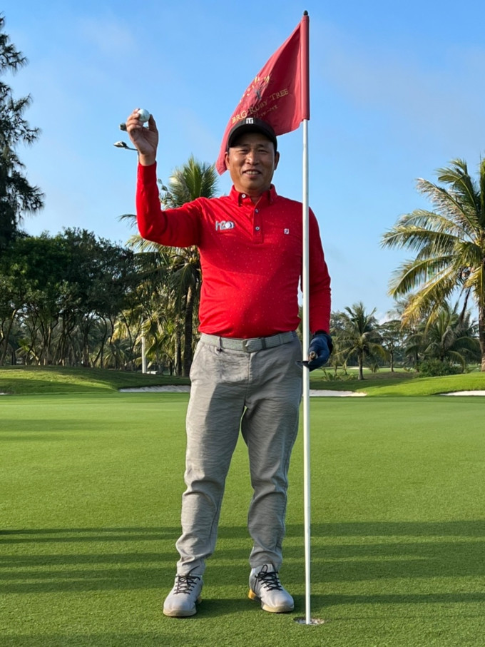 Golfer Trần Quốc Sơn tận hưởng niềm vui HIO những ngày cuối năm với gói Dịch vụ giải thưởng HIO của VGS Sport - Ảnh 1.