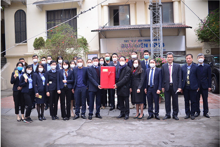 Bộ trưởng Nguyễn Mạnh Hùng thăm và chúc Tết một số đơn vị - Ảnh 3.