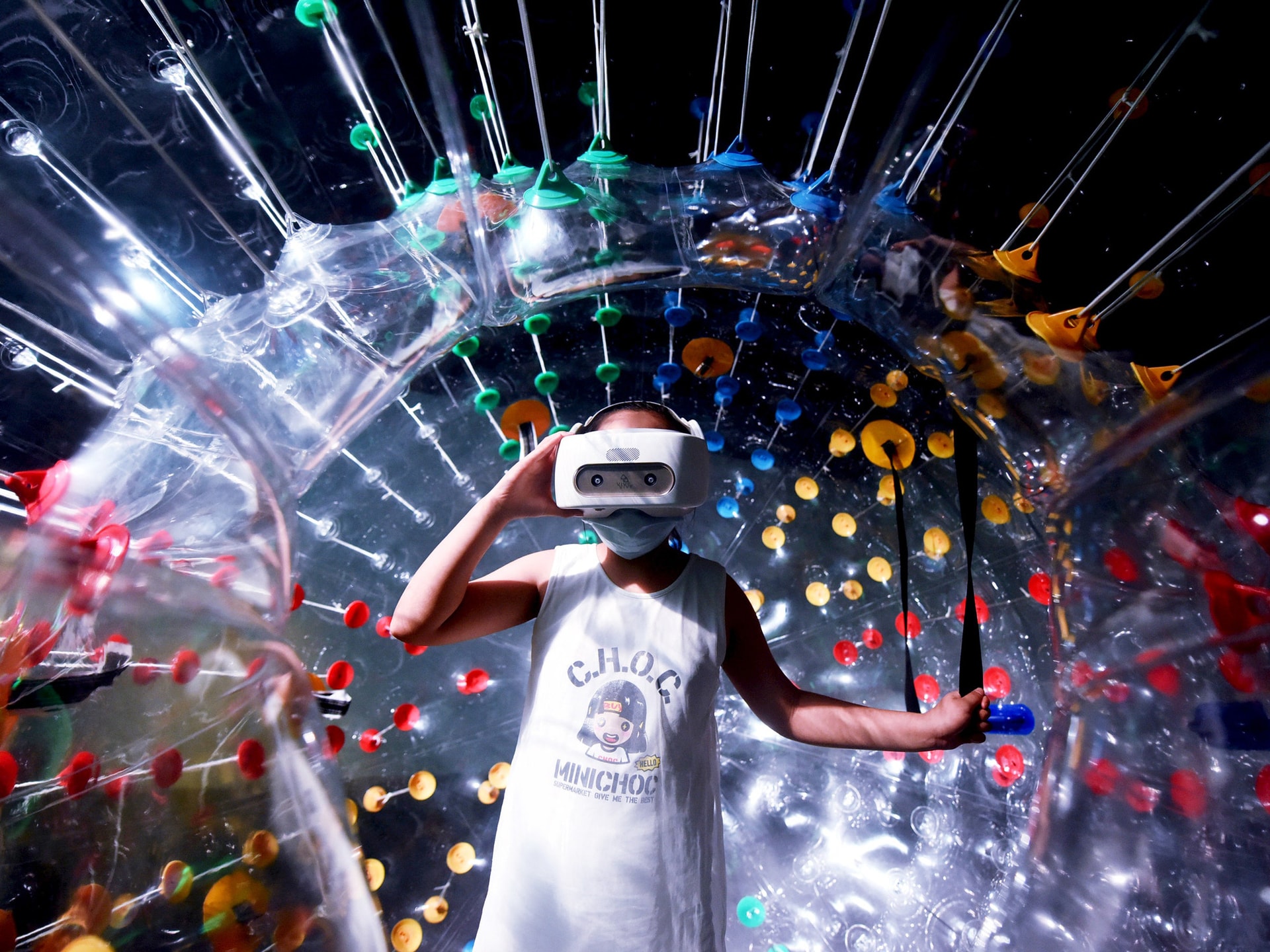 Metaverse có thể là xu hướng quan trọng nhất trong công nghệ tương lai và nhiều doanh nghiệp lớn không muốn bỏ lỡ. Ảnh: @AFP.