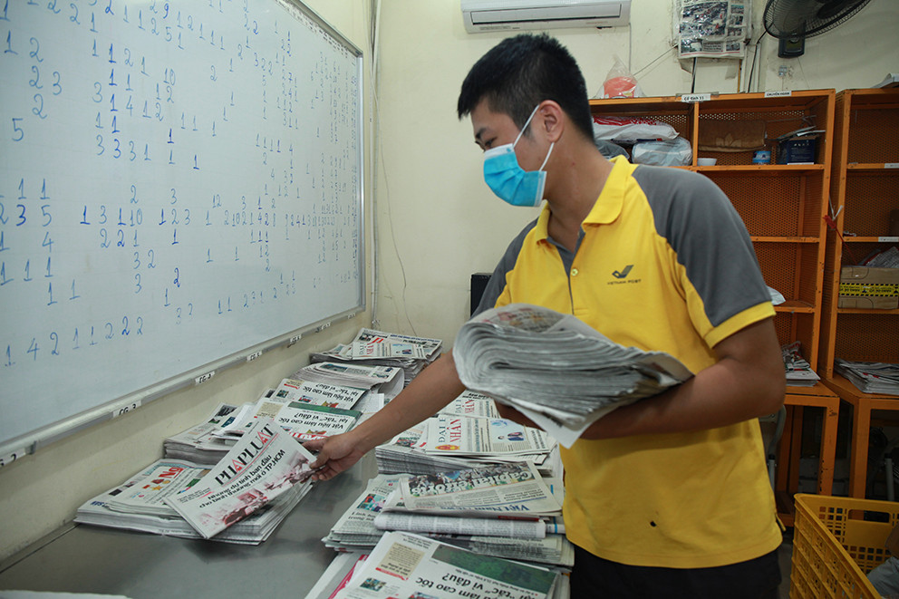 Bưu điện Việt Nam: Nhiều đơn vị làm việc xuyên Tết, đảm bảo chuyển hàng, tiền gửi tăng cao - Ảnh 1.